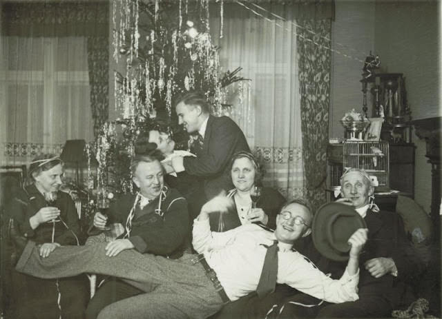 Stunning Vintage Photos of New Year's Eve Parties from the 1920s