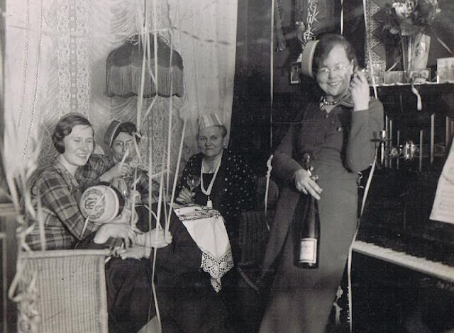 Stunning Vintage Photos of New Year's Eve Parties from the 1920s