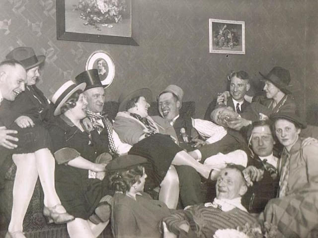 Stunning Vintage Photos of New Year's Eve Parties from the 1920s