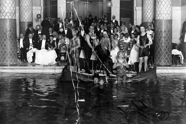 Stunning Vintage Photos of New Year's Eve Parties from the 1920s