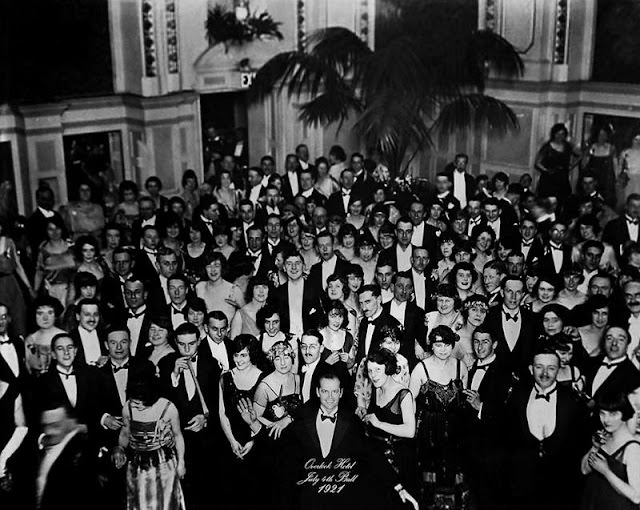 Stunning Vintage Photos of New Year's Eve Parties from the 1920s