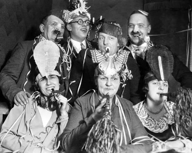 Stunning Vintage Photos of New Year's Eve Parties from the 1920s