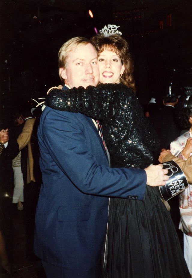 Stunning Vintage Photos of New Year's Eve Parties in the 1980s