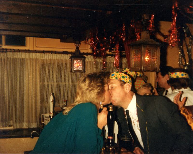 Stunning Vintage Photos of New Year's Eve Parties in the 1980s