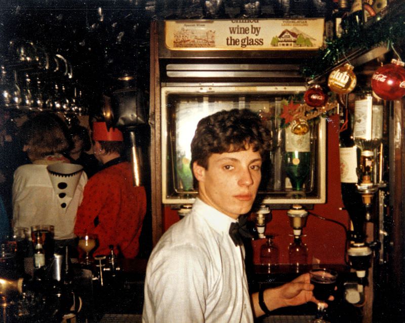 Stunning Vintage Photos of New Year's Eve Parties in the 1980s