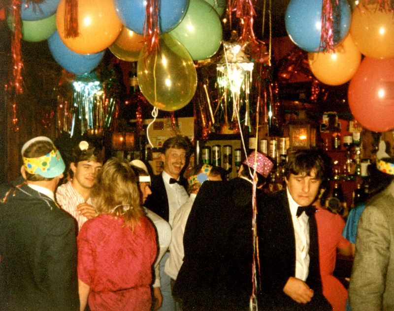 Stunning Vintage Photos of New Year's Eve Parties in the 1980s