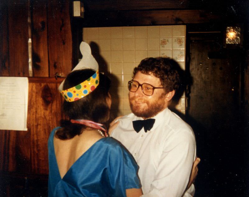 Stunning Vintage Photos of New Year's Eve Parties in the 1980s