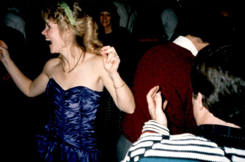 Stunning Vintage Photos of New Year's Eve Parties in the 1980s