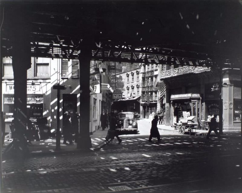 'El' Second and Third Avenue Lines, looking toward Doyers Street, Manhattan.