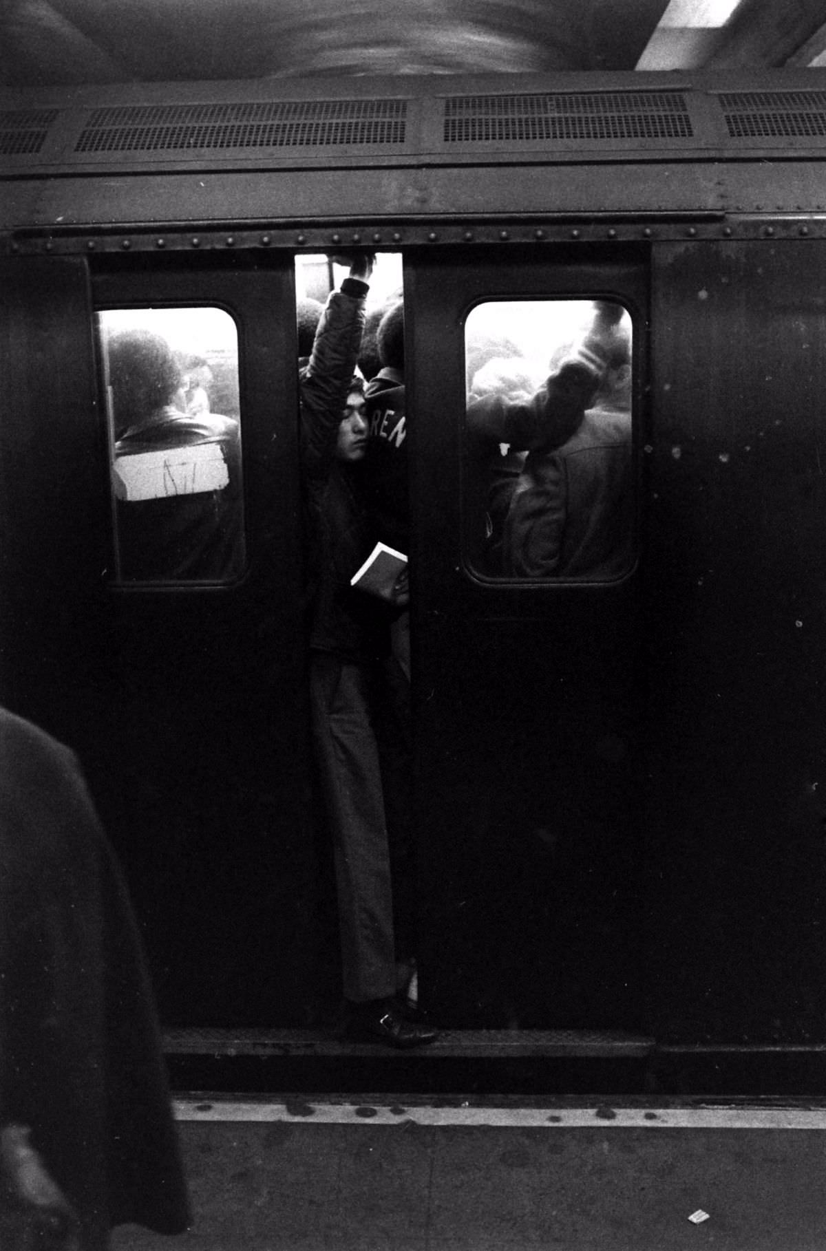 Ralph Crane's Photographic Journey Through the 1960s New York City Subway System