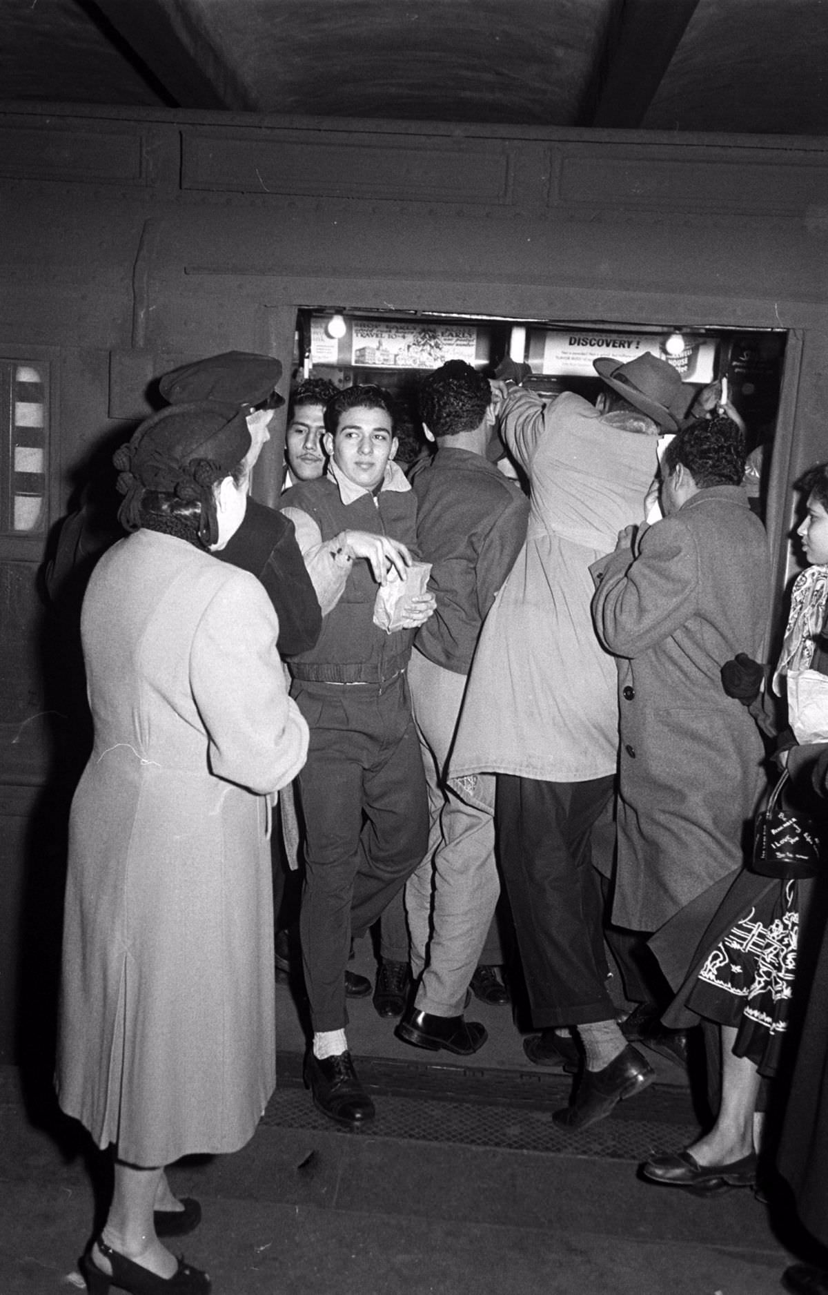 Ralph Crane's Photographic Journey Through the 1960s New York City Subway System