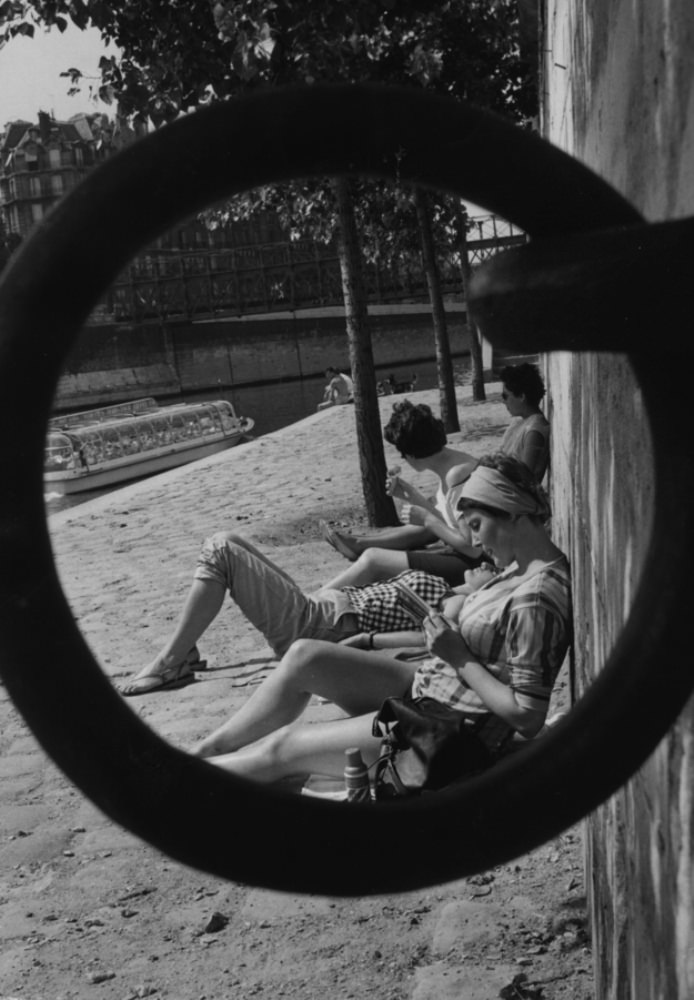 Young ladies sun by the banks of the Seine, 1965.