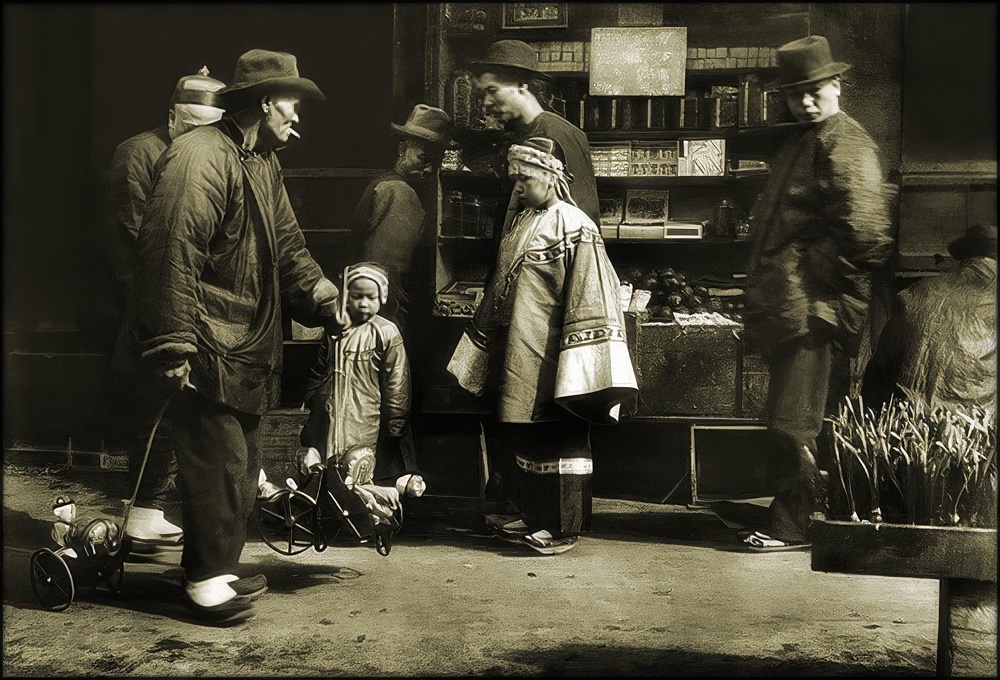 A toy vendor, Chinatown, San Francisco, 1900s.