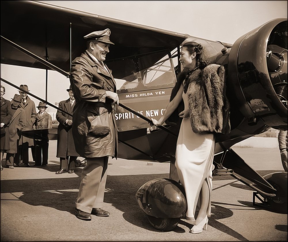 A Chinese aviatrix receives a gift, Washington, D.C., 1939.