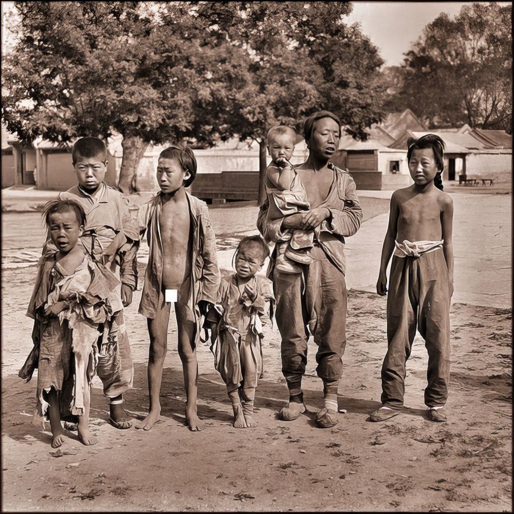 Beggars, Beihai Park, 1919.