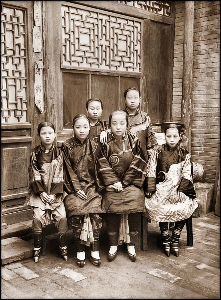 Young Chinese girls, c1901.