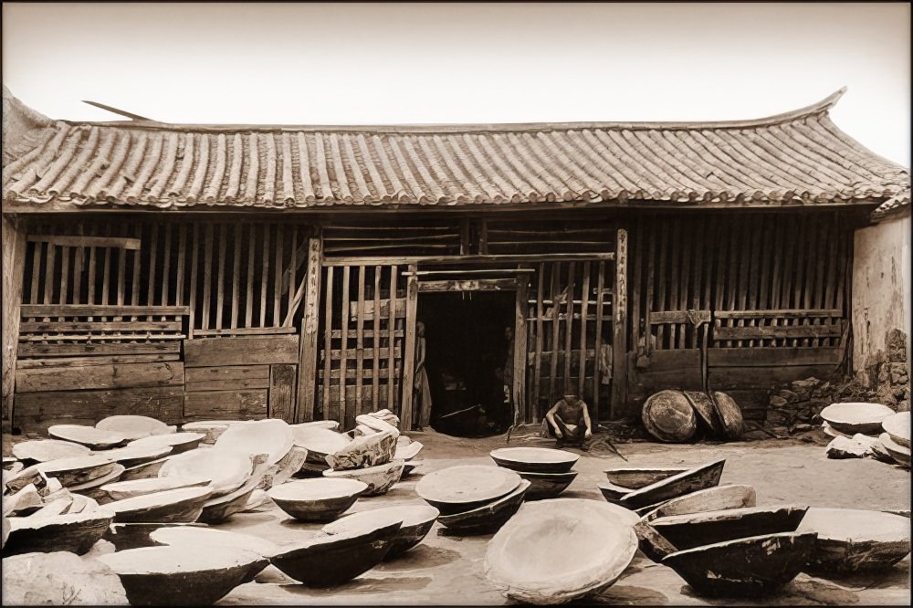 Bowl-shaped objects, Yunnan, 1922.