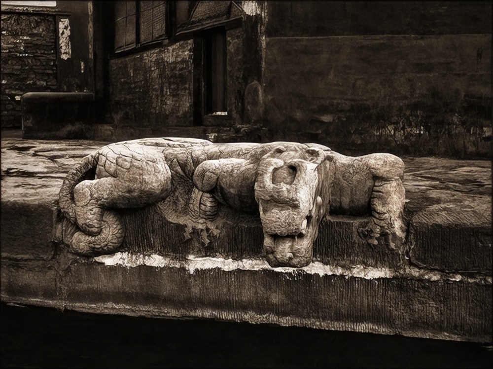 Dragon at the lock, Peking, 1906.