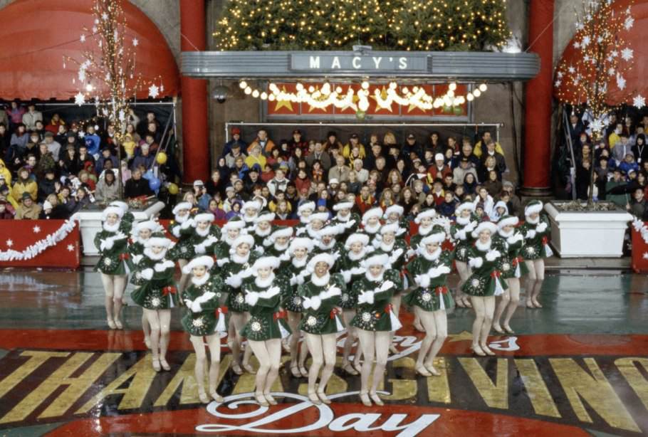 The 1998 Thanksgiving Day–parade troupe looks ahead to Christmas in green velvet, white fur, and an “I’m freezing!” pose.