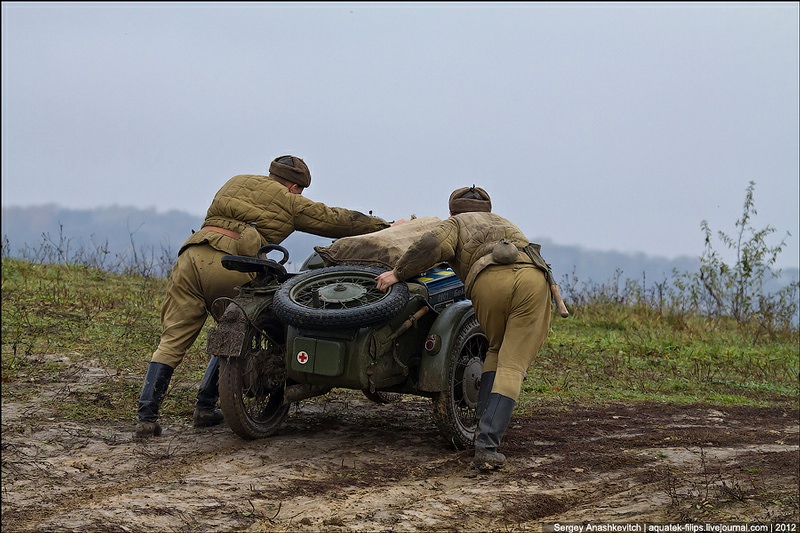 Red Tide Rising: Vintage Photos of The Red Army in the Autumn of 1943