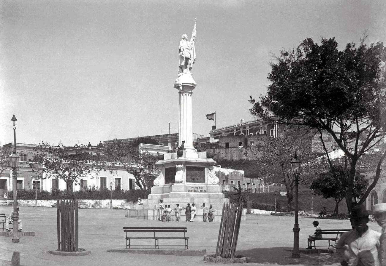 A plaza in San Juan, Puerto Rico, 1900.