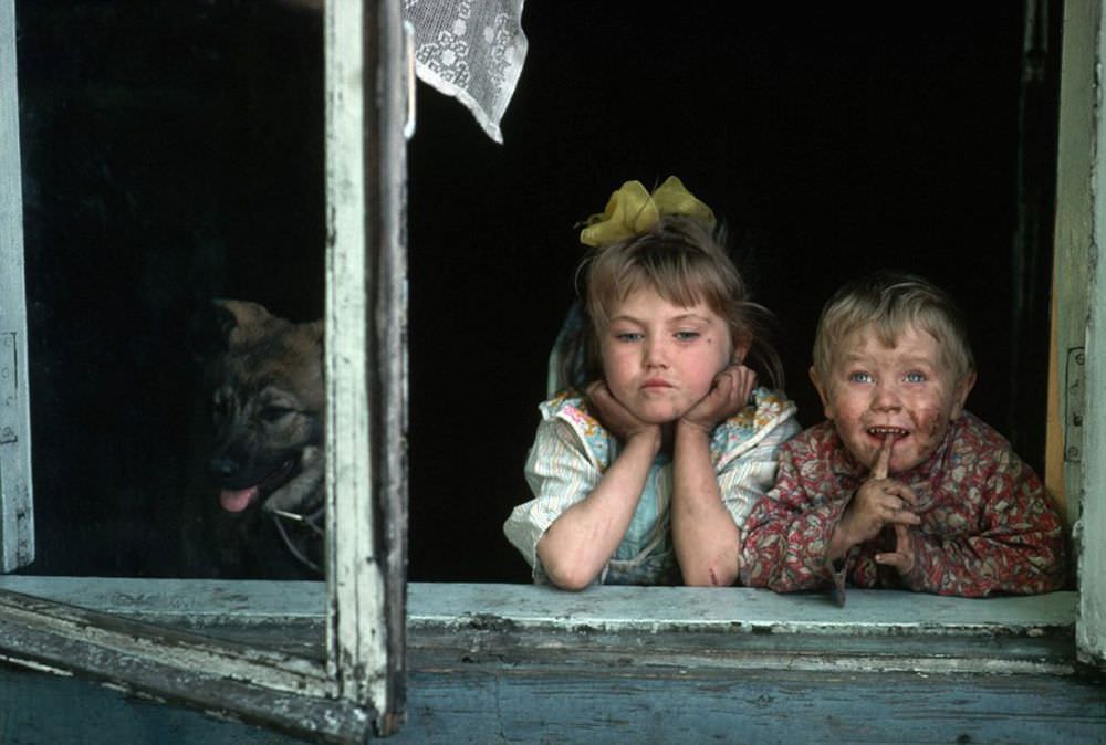 A Photographic Journey Through the Everyday Life of Soviet Russia in 1990