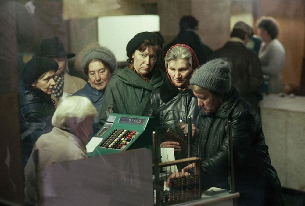 A Photographic Journey Through the Everyday Life of Soviet Russia in 1990