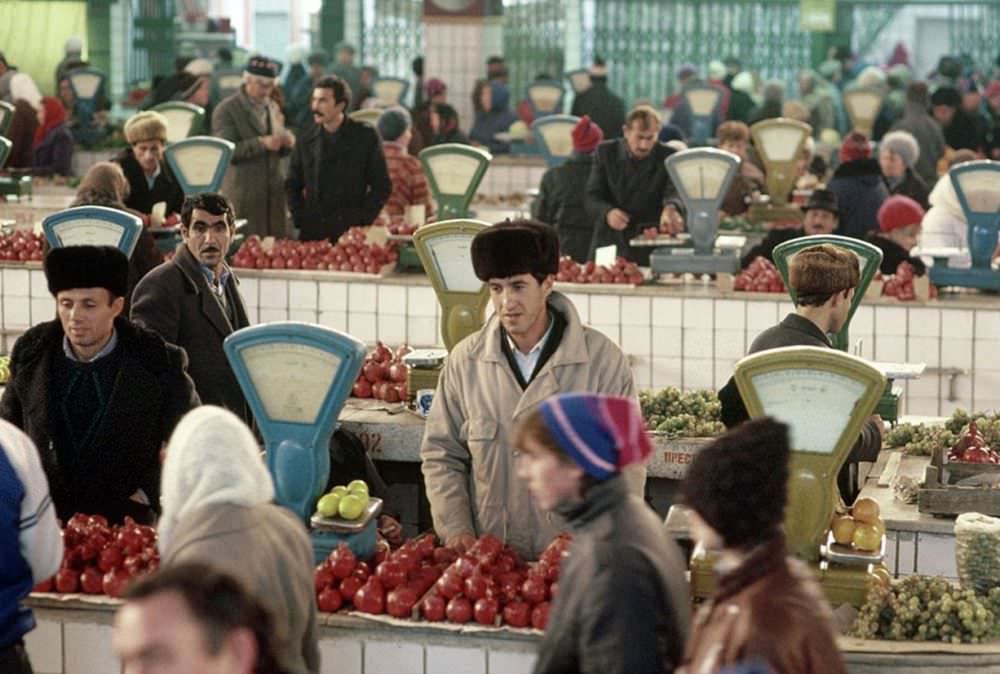 A Photographic Journey Through the Everyday Life of Soviet Russia in 1990