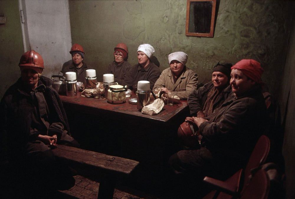 A Photographic Journey Through the Everyday Life of Soviet Russia in 1990