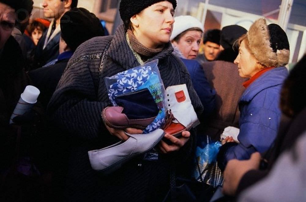 A Photographic Journey Through the Everyday Life of Soviet Russia in 1990