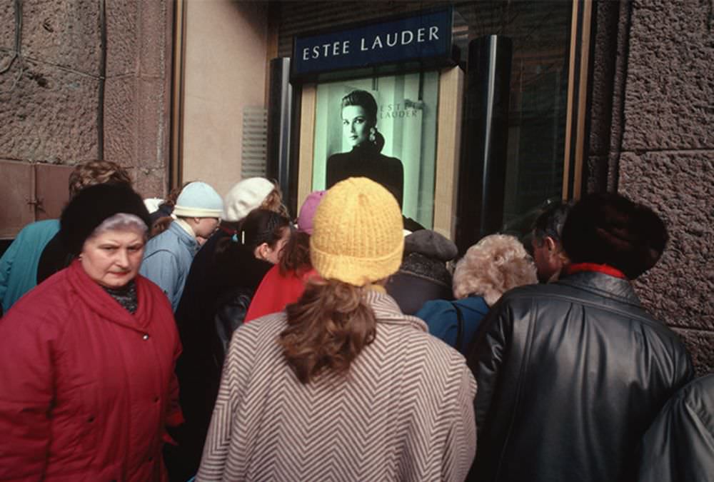 A Photographic Journey Through the Everyday Life of Soviet Russia in 1990