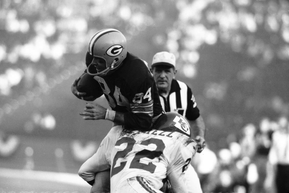 Green Bay receiver Carroll Dale hit by the Chiefs' Willie Mitchell, Super Bowl I, 1967