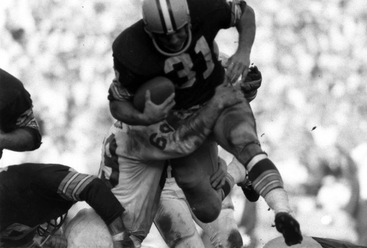 Jim Taylor tackled by the Chiefs' Sherrill Headrick, Super Bowl I, 1967