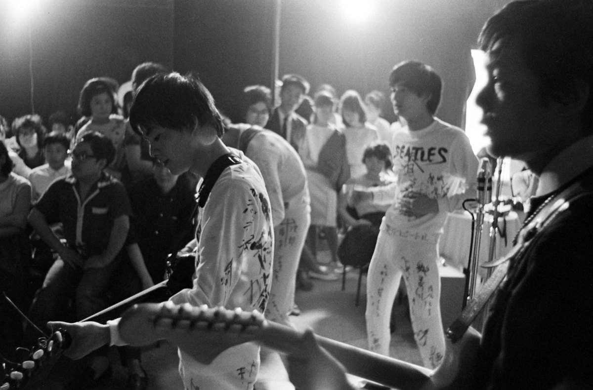 Caught in the Beatlemania Wave: The Story of the Tokyo Beatles in the 1960s