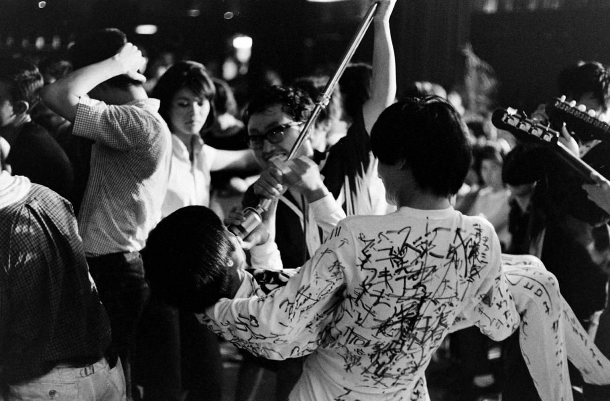 Caught in the Beatlemania Wave: The Story of the Tokyo Beatles in the 1960s