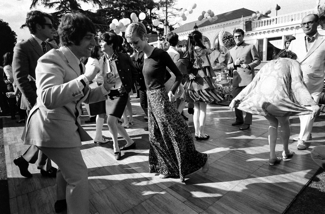 Twiggy (center) at a party thrown for her in Beverly Hills, 1967.