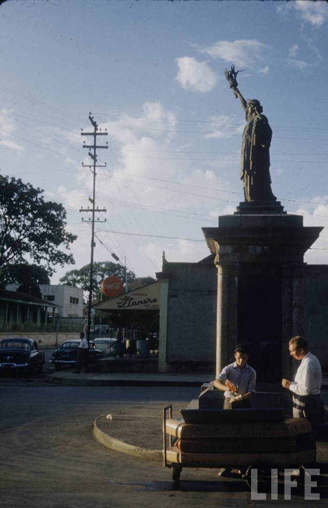 Everyday Life of Venezuela in 1953 through these Vintage Photos