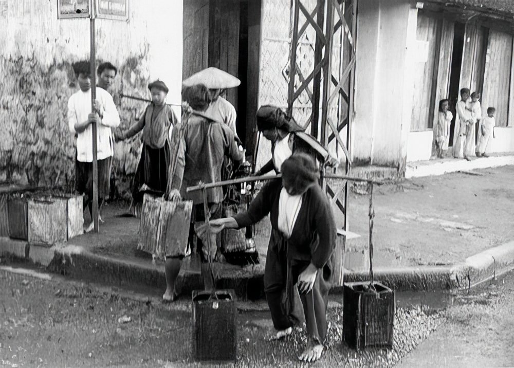 Everyday Life in 1920s Vietnam: A Glimpse into the Past through the Lens of Charles Peyrin