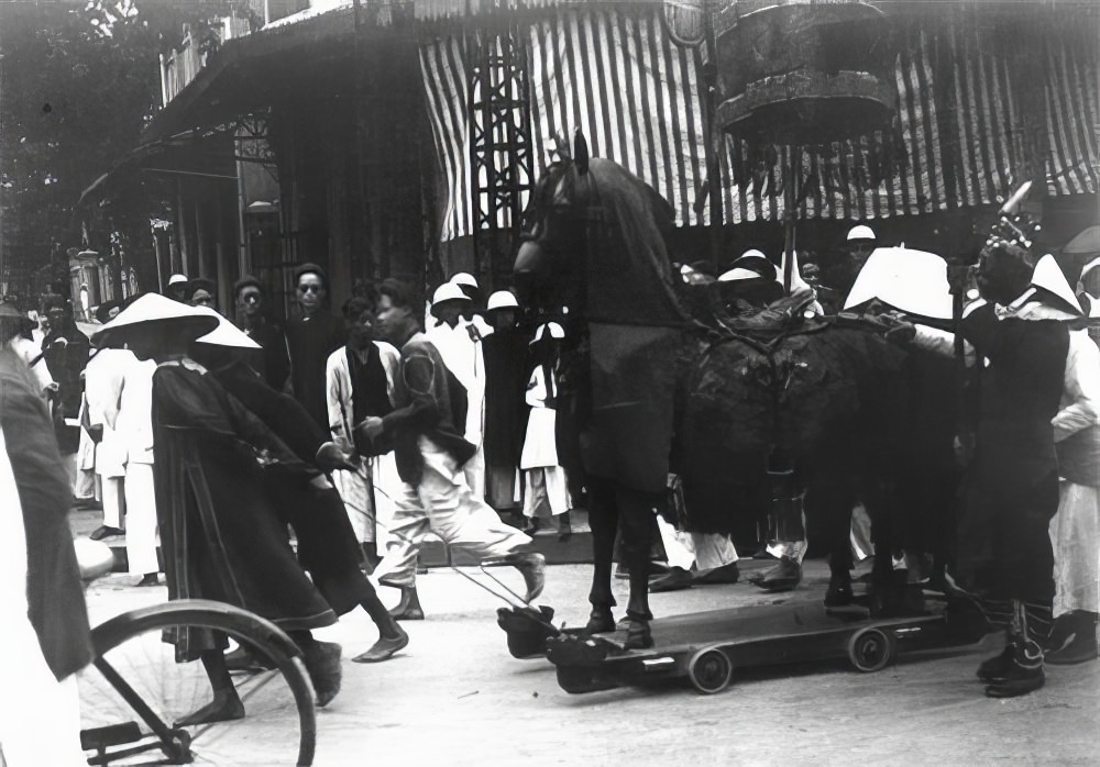 Everyday Life in 1920s Vietnam: A Glimpse into the Past through the Lens of Charles Peyrin