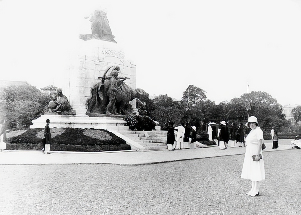 Everyday Life in 1920s Vietnam: A Glimpse into the Past through the Lens of Charles Peyrin