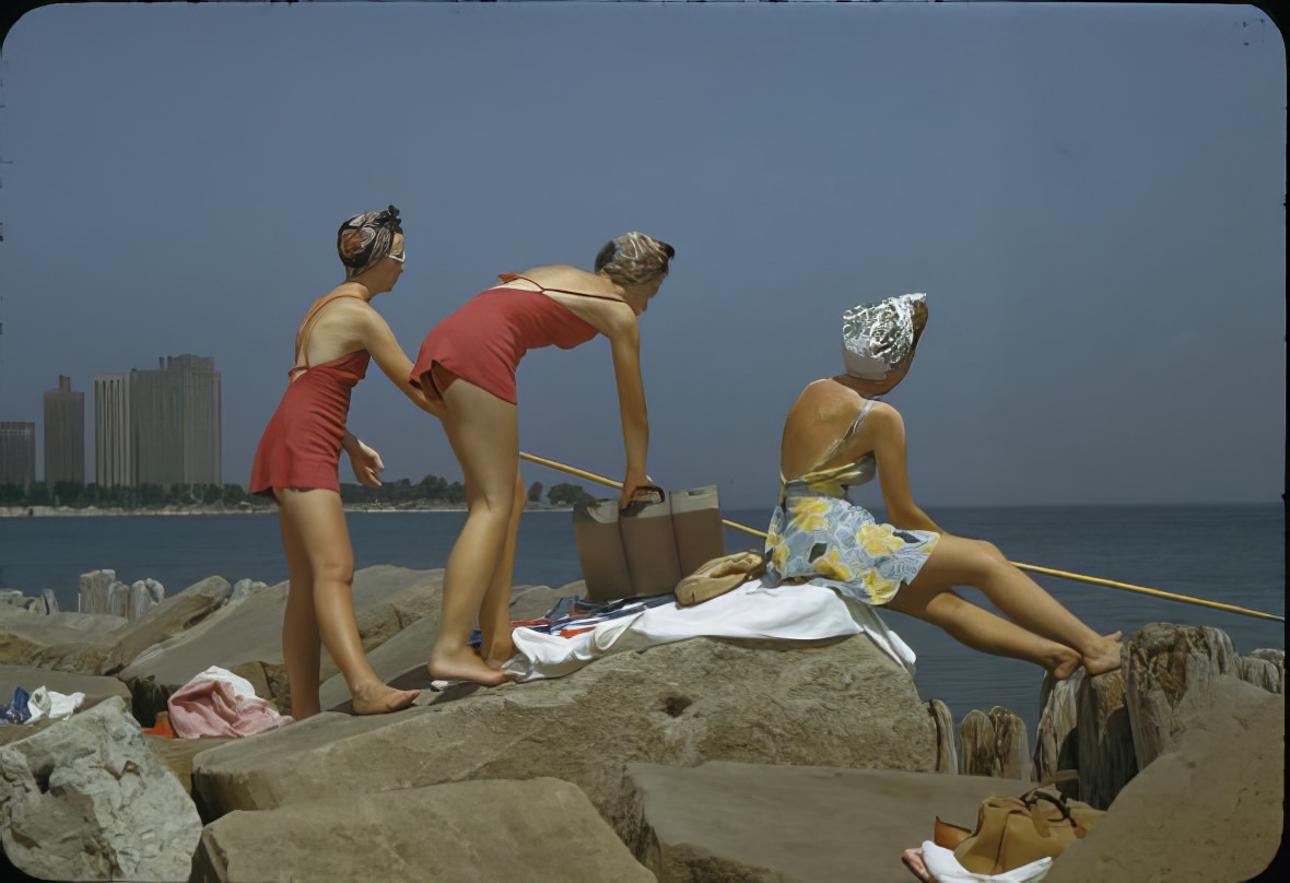 Beach Styles: What Women Wore on the Beaches in the 1940s