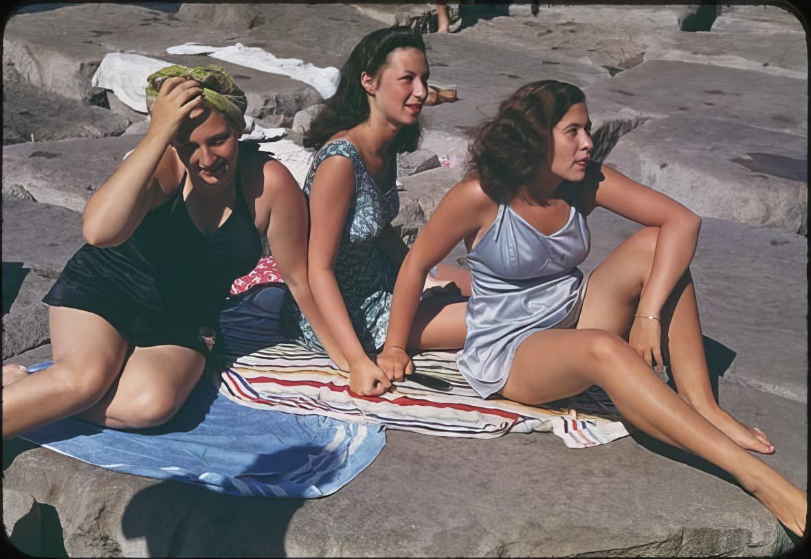 Beach Styles: What Women Wore on the Beaches in the 1940s