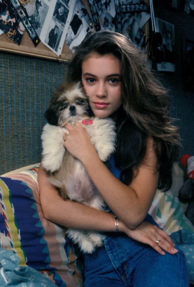 Fabulous Photos of a Young Alyssa Milano from her Early Career