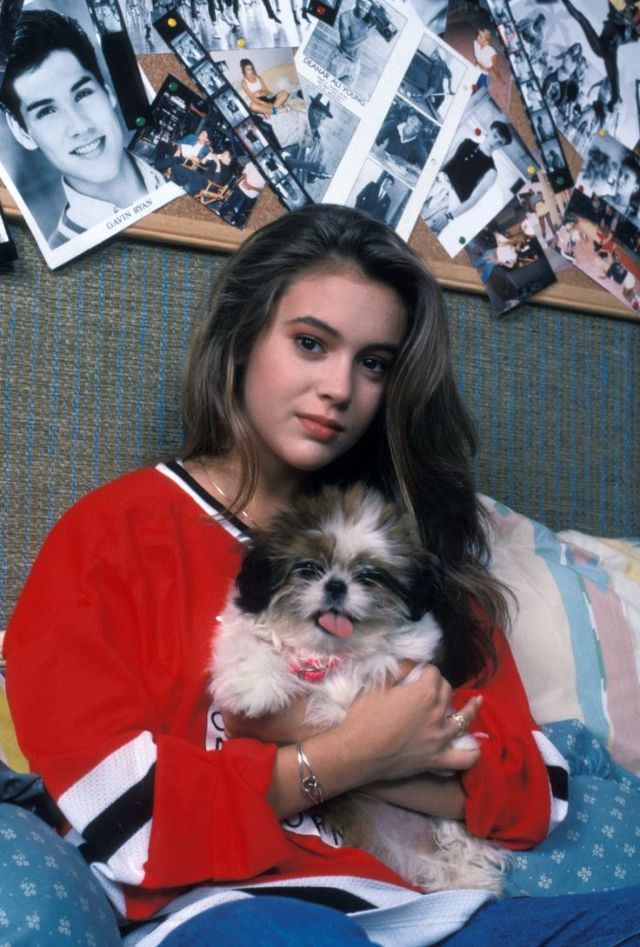 Fabulous Photos of a Young Alyssa Milano from her Early Career