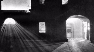 London Streets at night 1930s