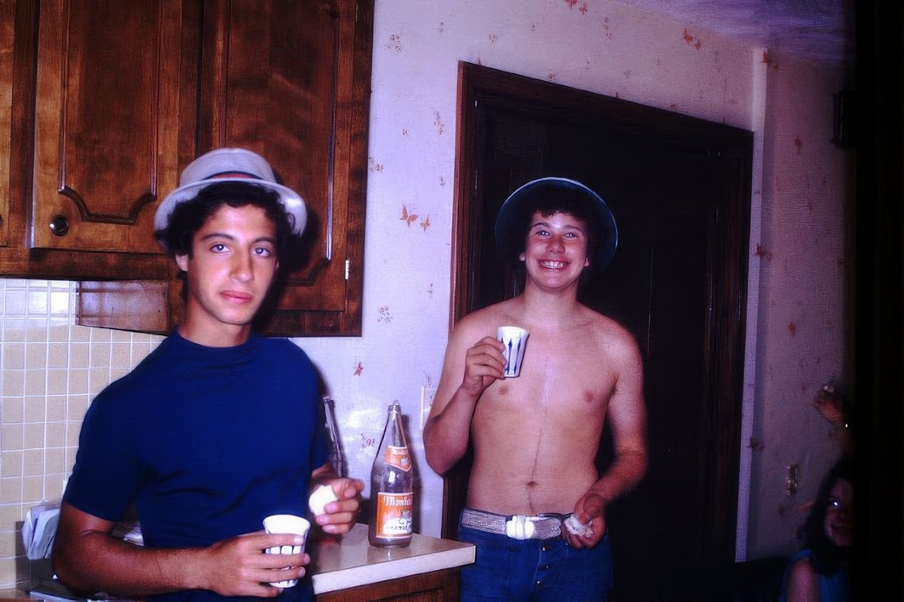 50 Cool Vintage Photos of Teenagers at Home from the 1970s