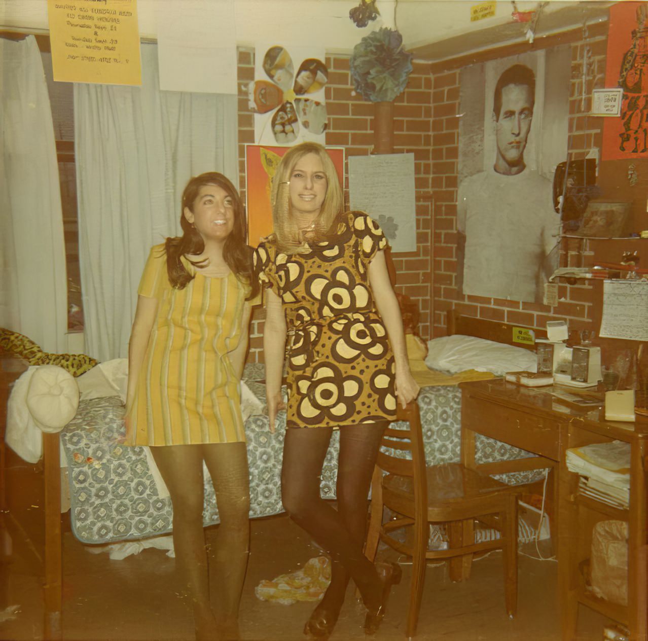 50 Cool Vintage Photos of Teenagers at Home from the 1970s