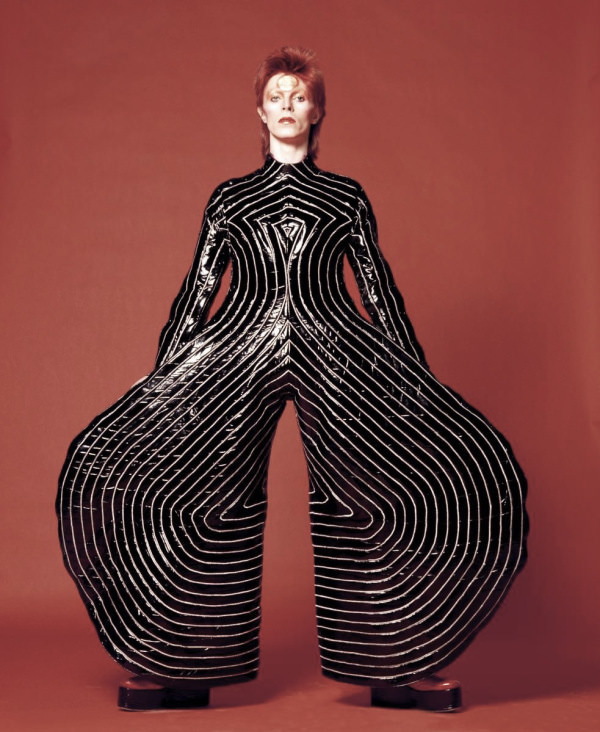 David Bowie Becomes Ziggy Stardust: The 1970s Transformation in Photos