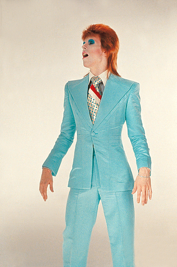 David Bowie Becomes Ziggy Stardust: The 1970s Transformation in Photos