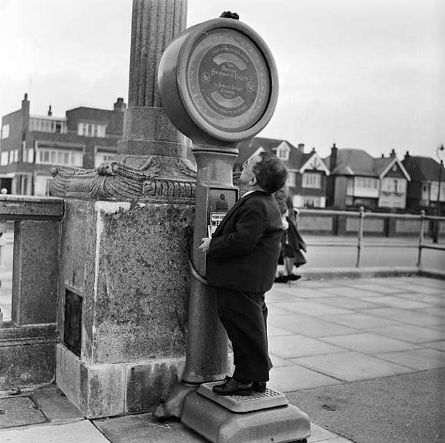 The World’s Smallest Man: The Extraordinary Life and Photos of Henry Behrens